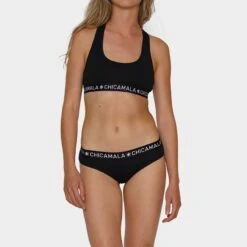 Chicamala Dames Racer Back Bralette Basic Zwart -Boxers Ondergoed Winkel aHR0cHM6Ly93d3cuYm94ZXJzLm5sL21lZGlhL2NhdGFsb2cvcHJvZHVjdC8xLzIvMTIyMGJhc2ljMDItMTAwNDYuanBnP3N0b3JlPWJveGVyc19ubCZpbWFnZS10eXBlPWltYWdl
