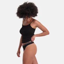 Bamboo Basics Dames 3-pack Strings Emma Zwart -Boxers Ondergoed Winkel aHR0cHM6Ly93d3cuYm94ZXJzLm5sL21lZGlhL2NhdGFsb2cvcHJvZHVjdC9iL2EvYmFtYm9vLWJhc2ljc19lbW1hLTAwMS1zaWRlLmpwZz9zdG9yZT1ib3hlcnNfbmwmaW1hZ2UtdHlwZT1pbWFnZQ