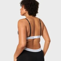 BJØRN BORG Björn Borg Dames Core Original Triangle Bralette Zwart -Boxers Ondergoed Winkel aHR0cHM6Ly93d3cuYm94ZXJzLm5sL21lZGlhL2NhdGFsb2cvcHJvZHVjdC9iL2ovYmpvcm4tYm9yZ18xMDAwMzA3OS1iazAwMV80LmpwZz9zdG9yZT1ib3hlcnNfbmwmaW1hZ2UtdHlwZT1pbWFnZQ