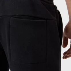 BJØRN BORG Björn Borg Tapered Sweatpants Centre Mini Logo Zwart -Boxers Ondergoed Winkel aHR0cHM6Ly93d3cuYm94ZXJzLm5sL21lZGlhL2NhdGFsb2cvcHJvZHVjdC9iL2ovYmpvcm4tYm9yZ18xMDAwNDI0My1iazAwMV80LmpwZz9zdG9yZT1ib3hlcnNfbmwmaW1hZ2UtdHlwZT1pbWFnZQ