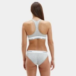 Calvin Klein Dames Bralette Grijs -Boxers Ondergoed Winkel aHR0cHM6Ly93d3cuYm94ZXJzLm5sL21lZGlhL2NhdGFsb2cvcHJvZHVjdC9jL2EvY2FsdmluLWtsZWluX2YzNzg1ZS0wMjBfbW9kZWxfYWNodGVya2FudC5qcGc c3RvcmU9Ym94ZXJzX25sJmltYWdlLXR5cGU9aW1hZ2U