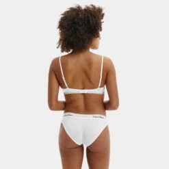 Calvin Klein Dames Slip Wit -Boxers Ondergoed Winkel aHR0cHM6Ly93d3cuYm94ZXJzLm5sL21lZGlhL2NhdGFsb2cvcHJvZHVjdC9jL2EvY2FsdmluLWtsZWluX2YzNzg3ZS0xMDBfbW9kZWxfYWNodGVya2FudC5qcGc c3RvcmU9Ym94ZXJzX25sJmltYWdlLXR5cGU9aW1hZ2U