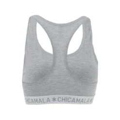 Chicamala Dames Racer Back Bralette Basic Grijs -Boxers Ondergoed Winkel aHR0cHM6Ly93d3cuYm94ZXJzLm5sL21lZGlhL2NhdGFsb2cvcHJvZHVjdC9jL2gvY2hpY2FtYWxhXzEyMjBiYXNpYzAzX2FjaHRlcmthbnQuanBnP3N0b3JlPWJveGVyc19ubCZpbWFnZS10eXBlPWltYWdl