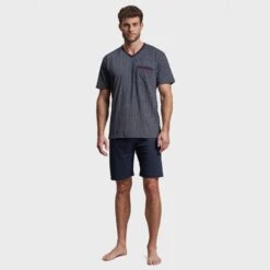 Götzburg Pyjamaset Kort Pocket Diamond Blauw II 9 Götzburg Pyjamaset Kort Pocket Diamond Blauw II -Boxers Ondergoed Winkel aHR0cHM6Ly93d3cuYm94ZXJzLm5sL21lZGlhL2NhdGFsb2cvcHJvZHVjdC9nL28vZ290emJ1cmdfNDUxNDU2LTQwMDgtNzAxM18yLmpwZz9zdG9yZT1ib3hlcnNfbmwmaW1hZ2UtdHlwZT1pbWFnZQ