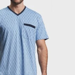 Götzburg Pyjamaset Kort Pocket Mixed Stripe Blauw -Boxers Ondergoed Winkel aHR0cHM6Ly93d3cuYm94ZXJzLm5sL21lZGlhL2NhdGFsb2cvcHJvZHVjdC9nL28vZ290emJ1cmdfNDUyMDExLTQwMDgtNjI1XzQuanBnP3N0b3JlPWJveGVyc19ubCZpbWFnZS10eXBlPWltYWdl