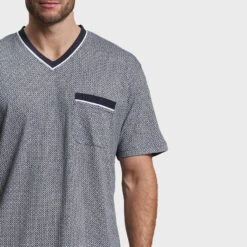 Götzburg Pyjamaset Kort Pocket Blauw 9 Götzburg Pyjamaset Kort Pocket Blauw -Boxers Ondergoed Winkel aHR0cHM6Ly93d3cuYm94ZXJzLm5sL21lZGlhL2NhdGFsb2cvcHJvZHVjdC9nL28vZ290emJ1cmdfNDUyMDg1LTQwMDktNjI2XzQuanBnP3N0b3JlPWJveGVyc19ubCZpbWFnZS10eXBlPWltYWdl