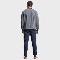 Götzburg Pyjamaset Lang Boord Pocket Blauw 10 Götzburg Pyjamaset Lang Boord Pocket Blauw -Boxers Ondergoed Winkel aHR0cHM6Ly93d3cuYm94ZXJzLm5sL21lZGlhL2NhdGFsb2cvcHJvZHVjdC9nL28vZ290emJ1cmdfNDUyMDg2LTQwMDktMDYyNl8zLmpwZz9zdG9yZT1ib3hlcnNfbmwmaW1hZ2UtdHlwZT1pbWFnZQ