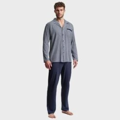 Götzburg Pyjamaset Lang Button Collar Blauw -Boxers Ondergoed Winkel aHR0cHM6Ly93d3cuYm94ZXJzLm5sL21lZGlhL2NhdGFsb2cvcHJvZHVjdC9nL28vZ290emJ1cmdfNDUyMTAzLTQwMDktMDYyNl8xLmpwZz9zdG9yZT1ib3hlcnNfbmwmaW1hZ2UtdHlwZT1pbWFnZQ