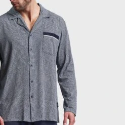 Götzburg Pyjamaset Lang Button Collar Blauw -Boxers Ondergoed Winkel aHR0cHM6Ly93d3cuYm94ZXJzLm5sL21lZGlhL2NhdGFsb2cvcHJvZHVjdC9nL28vZ290emJ1cmdfNDUyMTAzLTQwMDktMDYyNl8zLmpwZz9zdG9yZT1ib3hlcnNfbmwmaW1hZ2UtdHlwZT1pbWFnZQ