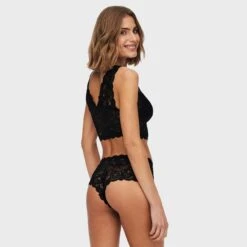 ONLY Dames Bralette Kant Chloe Zwart 9 ONLY Dames Bralette Kant Chloe Zwart -Boxers Ondergoed Winkel aHR0cHM6Ly93d3cuYm94ZXJzLm5sL21lZGlhL2NhdGFsb2cvcHJvZHVjdC9vL24vb25seV8xNTEwNzU5OS1ibGFja180LmpwZz9zdG9yZT1ib3hlcnNfbmwmaW1hZ2UtdHlwZT1pbWFnZQ