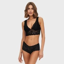 ONLY Dames Bralette Kant Chloe Zwart 8 ONLY Dames Bralette Kant Chloe Zwart -Boxers Ondergoed Winkel aHR0cHM6Ly93d3cuYm94ZXJzLm5sL21lZGlhL2NhdGFsb2cvcHJvZHVjdC9vL24vb25seV8xNTEwNzU5OS1ibGFja18zLmpwZz9zdG9yZT1ib3hlcnNfbmwmaW1hZ2UtdHlwZT1pbWFnZQ