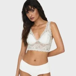 ONLY Dames Bralette Kant Chloe Wit 7 ONLY Dames Bralette Kant Chloe Wit -Boxers Ondergoed Winkel aHR0cHM6Ly93d3cuYm94ZXJzLm5sL21lZGlhL2NhdGFsb2cvcHJvZHVjdC9vL24vb25seV8xNTEwNzU5OS1jbG91ZC1kYW5jZXJfNWdfMS5qcGc c3RvcmU9Ym94ZXJzX25sJmltYWdlLXR5cGU9aW1hZ2U