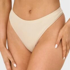 ONLY Dames 3-pack Microfiber Strings Vicky Rib Beige -Boxers Ondergoed Winkel aHR0cHM6Ly93d3cuYm94ZXJzLm5sL21lZGlhL2NhdGFsb2cvcHJvZHVjdC9vL24vb25seV8xNTI1NTIwMy1wZWFjaC10YWZmeV81LmpwZz9zdG9yZT1ib3hlcnNfbmwmaW1hZ2UtdHlwZT1pbWFnZQ
